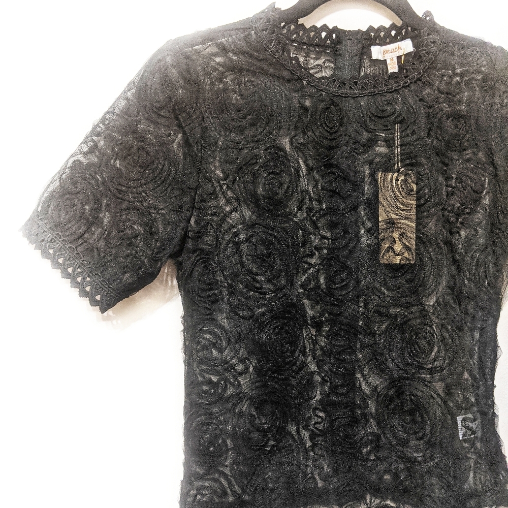 NWT Peach Gorgeous Black Top with Great Detail M
